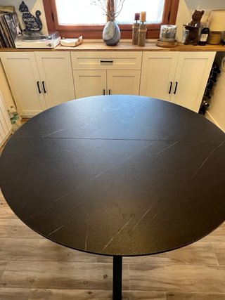 Mesa de comedor redonda negra