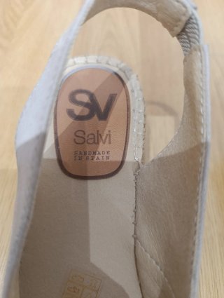 Sandalias de cuña Salvi.