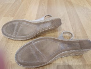 Sandalias de cuña Salvi.