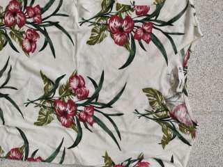 Blusa de mujer con estampado floral