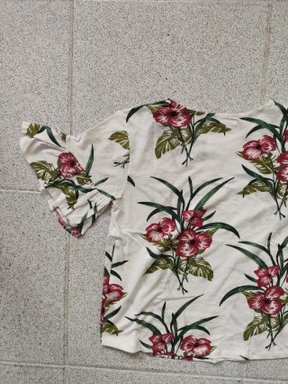 Blusa de mujer con estampado floral