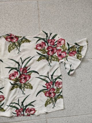 Blusa de mujer con estampado floral