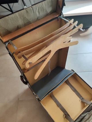 Maleta Baúl Ropero Vintage (Años 40-50) - perchas
