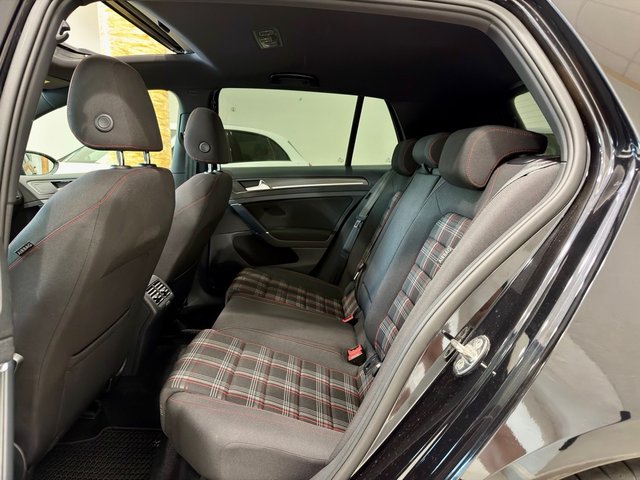 Volkswagen Golf GTI PERFORMANCE 245CV DSG7