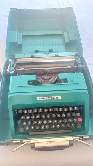 Máquina de escribir Olivetti Studio 45