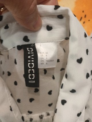 Camicetta H&M a cuori bianconera taglia XS