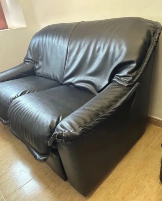 Sofá de polipiel negro