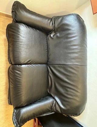 Sofá de polipiel negro