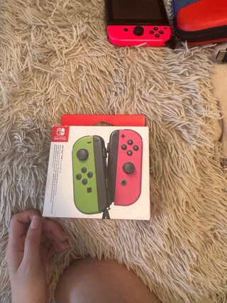 Nintendo Switch Verde y Rosa + Funda