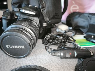 Canon EOS 1100D Cámara Digital + Accesorios