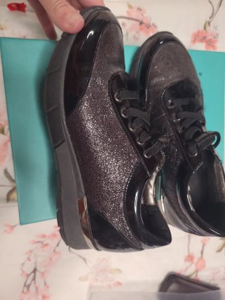 Zapatos cómodos mujer negros y plateados