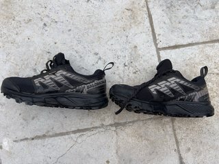 Zapatillas senderismo Salomon T37 1/3.Unisex.