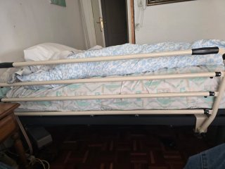 Barandilla de seguridad articulada para cama