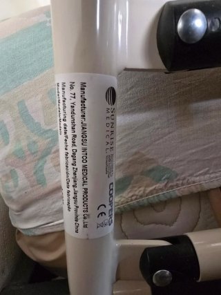 Barandilla de seguridad articulada para cama
