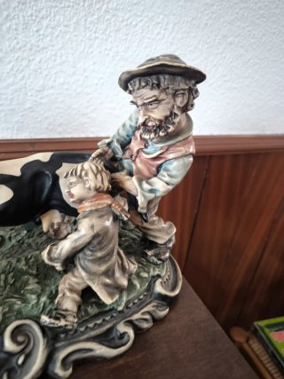 Figura AR.CE.MI Porcelana Hecha a Mano. 30cm