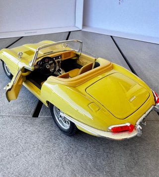 Jaguar E-Type Cabriolet 1961 Bburago