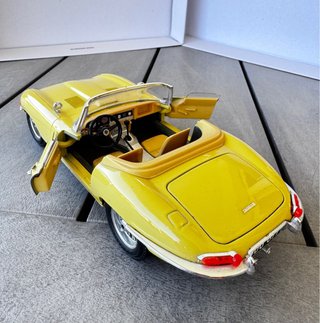 Jaguar E-Type Cabriolet 1961 Bburago