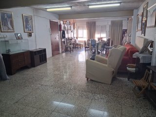 LOCAL BAJO CON GARAJE,ENTRESUELO EN ORIHUELA.