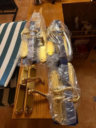 Manillas de puerta doradas para 4 puertas