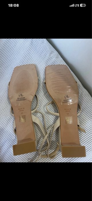 Sandalia entera de piel intrend, precio 107€