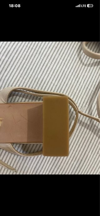 Sandalia entera de piel intrend, precio 107€