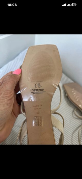 Sandalia entera de piel intrend, precio 107€