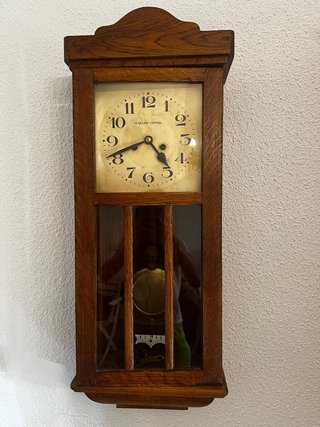 Reloj de pared antiguo de madera Carlos Coppel