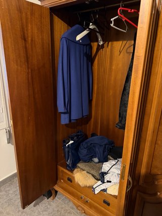 Armario clásico de madera