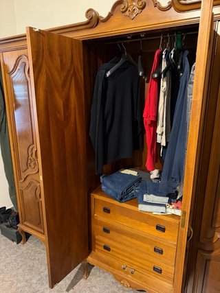 Armario clásico de madera