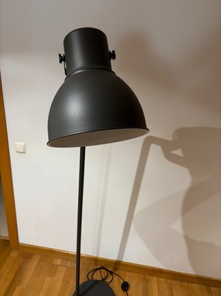 Lámpara de pie Hektar Ikea gris oscuro
