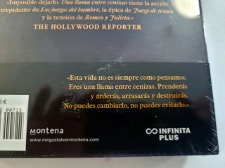 Una llama entre cenizas / An Ember in the Ashes