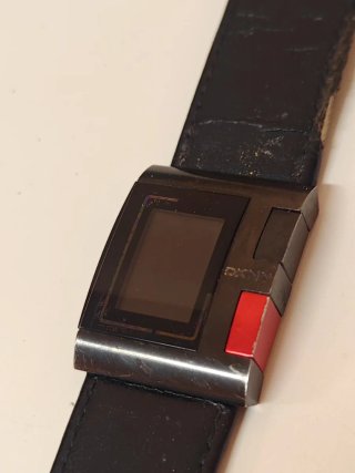 Reloj DKNY Negro y Rojo