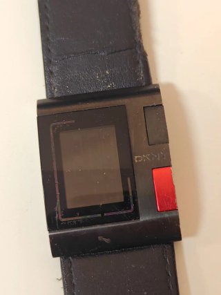 Reloj DKNY Negro y Rojo