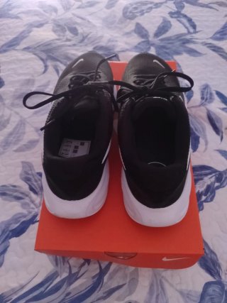 Zapatillas Nike Negras y Blancas