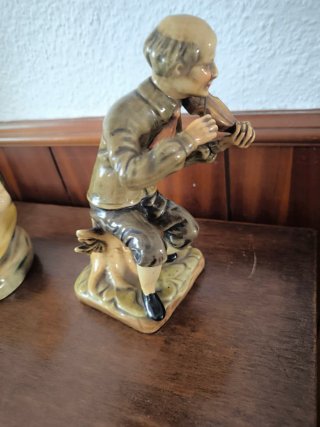 2 Figuras Porcelana: Violinista y Pescadora
