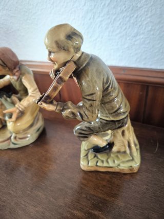 2 Figuras Porcelana: Violinista y Pescadora