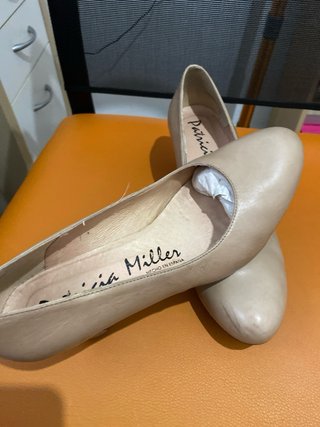 Zapatos de salón Patricia Miller negros.