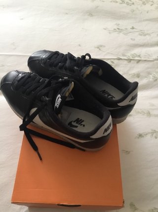 Nike Cortez Zapatillas Negras y Blancas