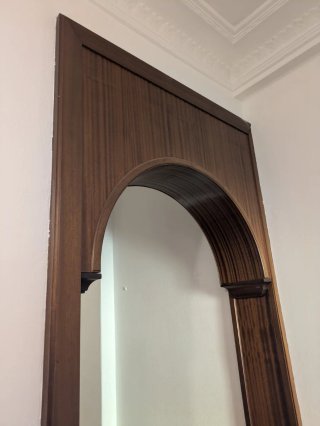 Esquinera de techo de madera