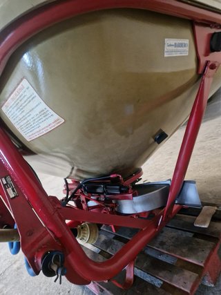 Abonadora Aguirre 1500kg