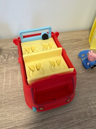 Casa y Coche Peppa Pig con Figuras