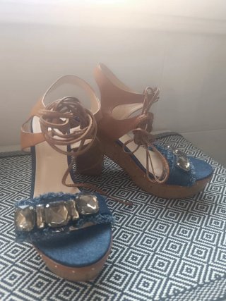 Sandalias vaqueras tacón alto con tiras