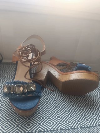 Sandalias vaqueras tacón alto con tiras