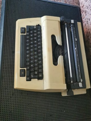 Máquina de escribir Erika eléctrica