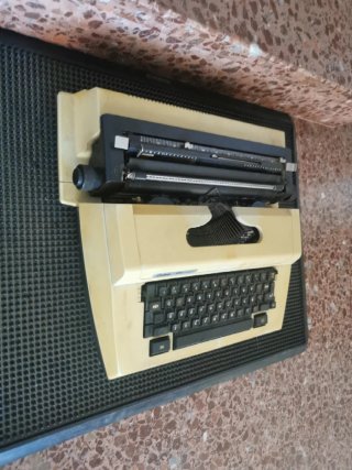 Máquina de escribir Erika eléctrica