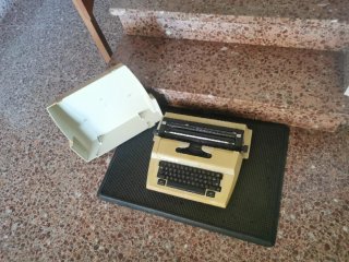 Máquina de escribir Erika eléctrica