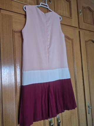 Vestido Kling rosa y blanco con falda plisada
