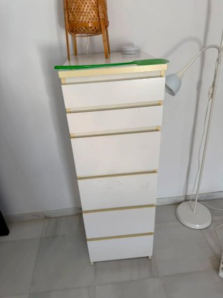 Lampada da terra bianca con luce ausiliaria