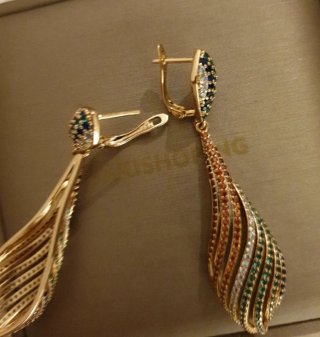 Orecchini dorati 18k con pietre multicolore