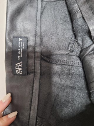 Pantalón negro polipiel efecto cuero